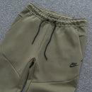 CONJUNTO NK TECH FLEECE -