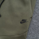 CONJUNTO NK TECH FLEECE -